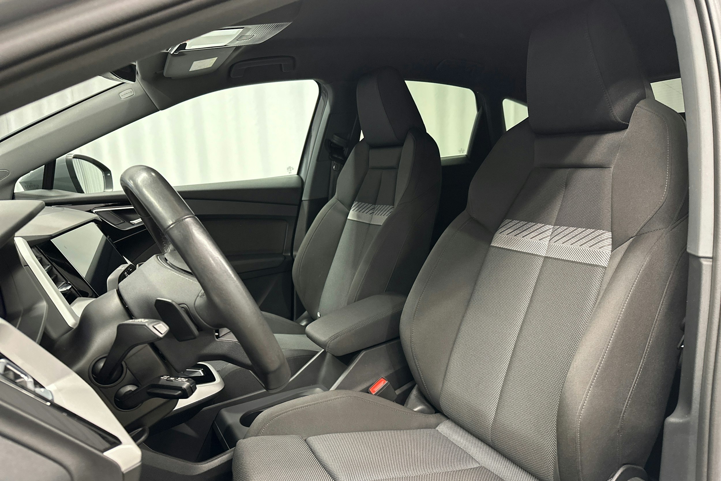 harmaa Audi Q4 e-tron 2023 kuva 26.