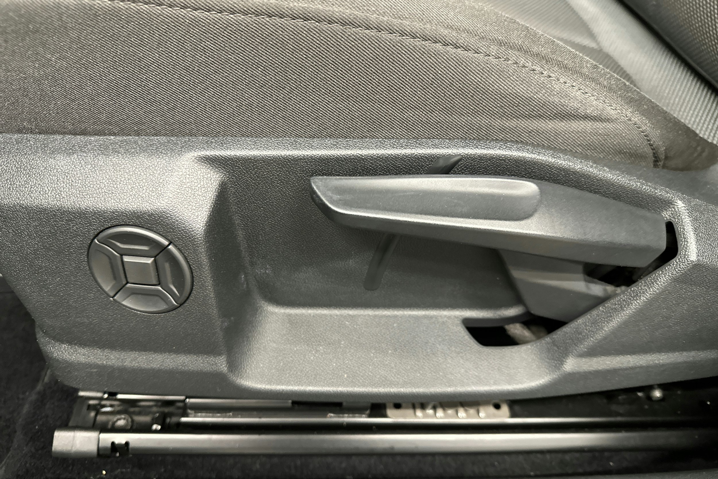 harmaa Audi Q4 e-tron 2023 kuva 27.