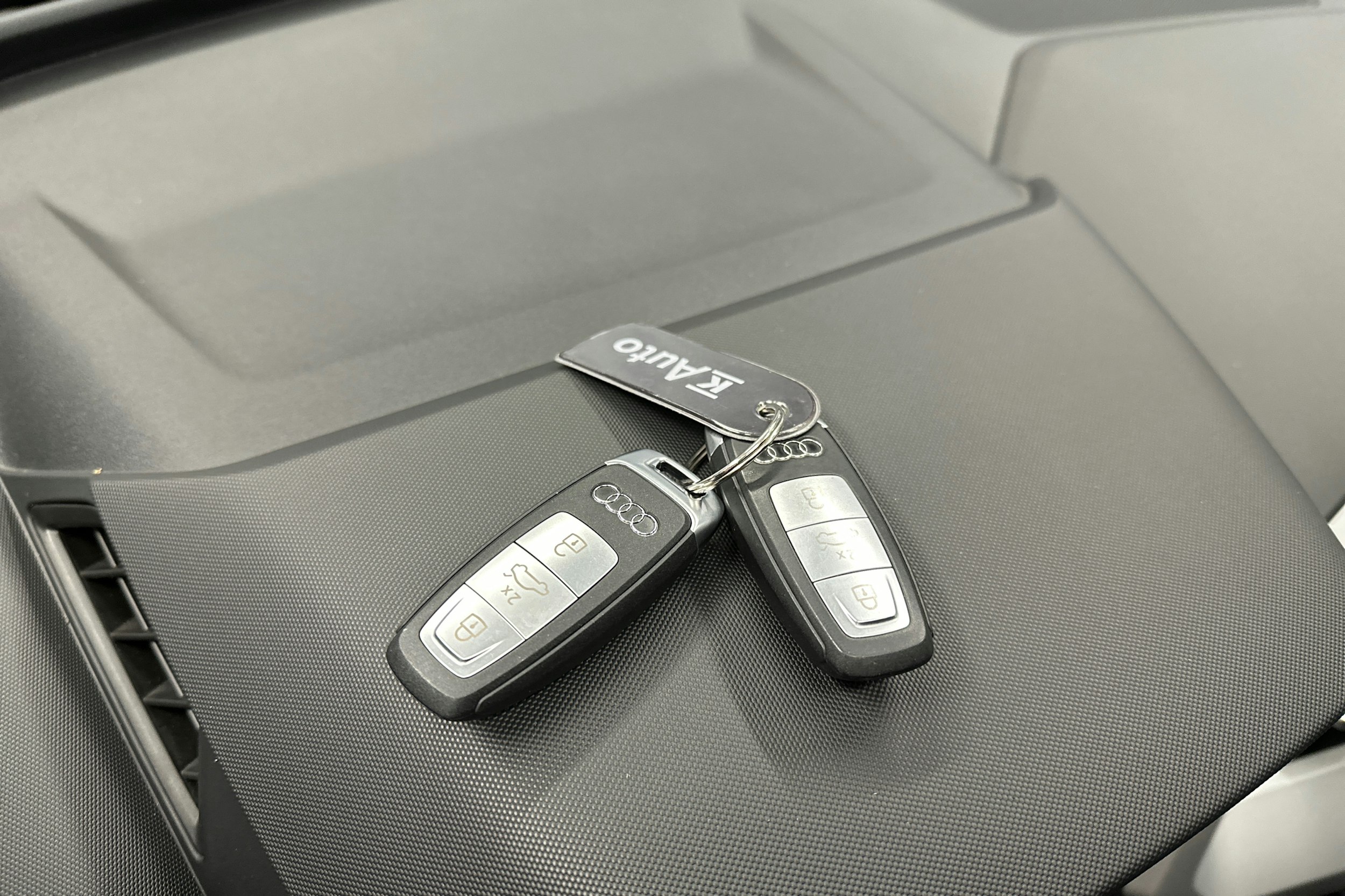 harmaa Audi Q4 e-tron 2023 kuva 30.