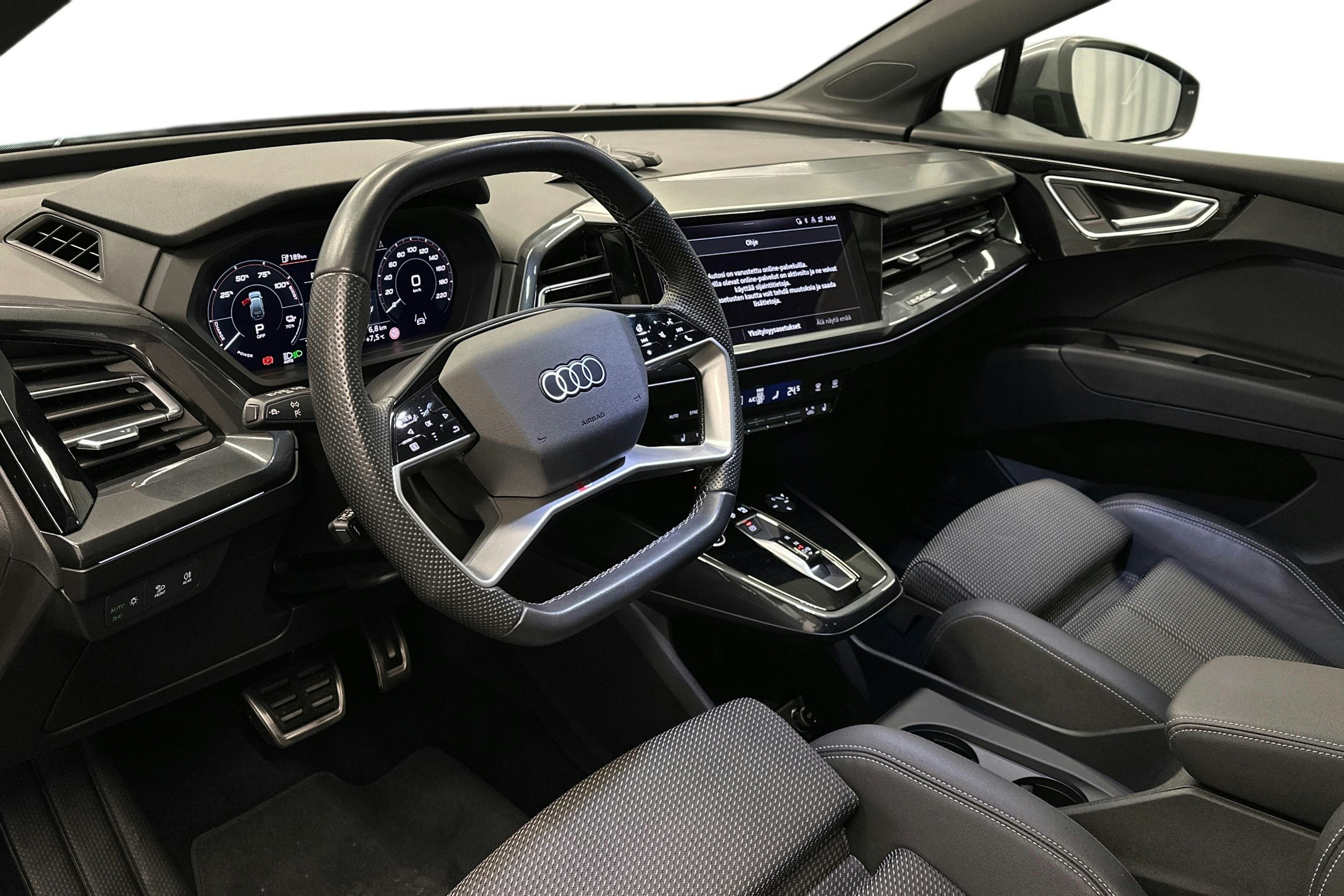 harmaa Audi Q4 e-tron 2023 kuva 7.
