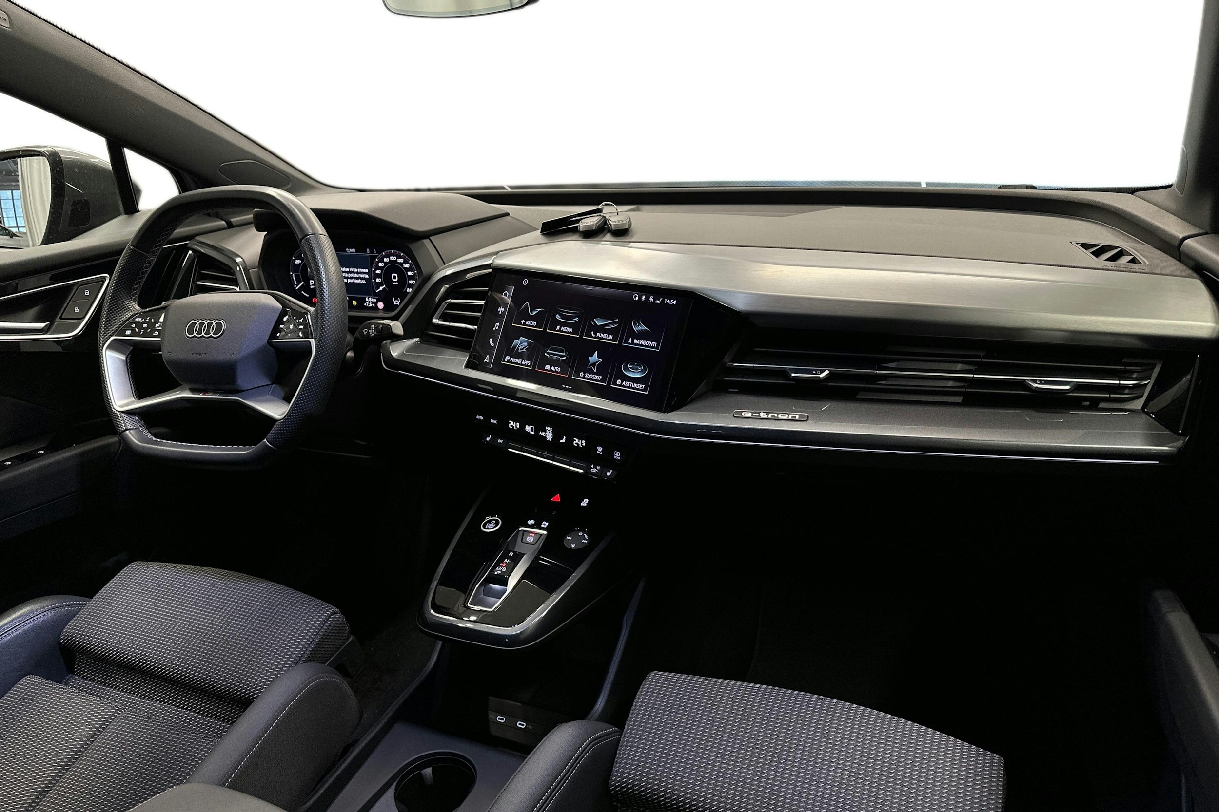 harmaa Audi Q4 e-tron 2023 kuva 9.