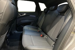 harmaa Audi Q4 e-tron 2023 kuva 10.