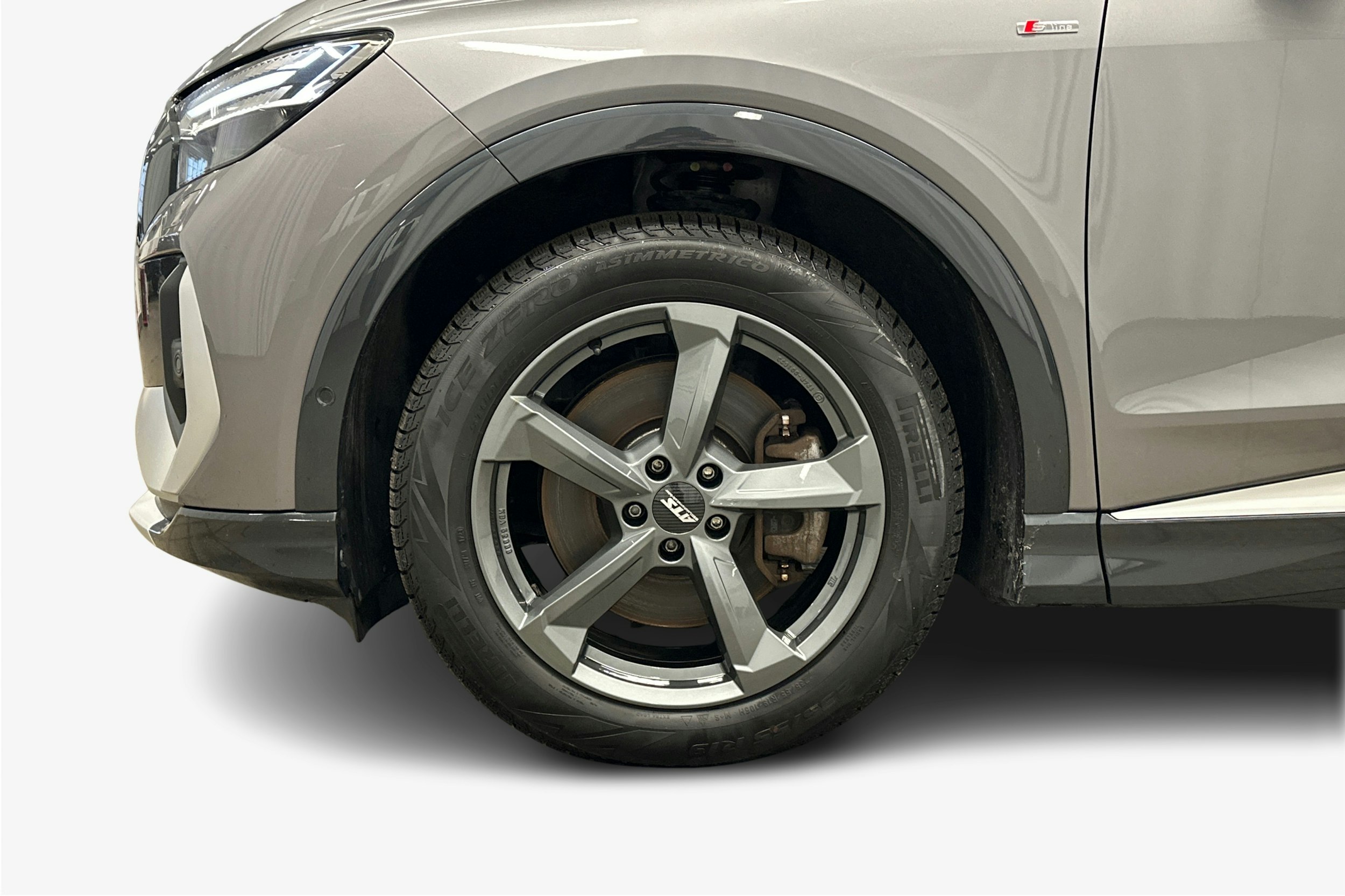 harmaa Audi Q4 e-tron 2023 kuva 11.