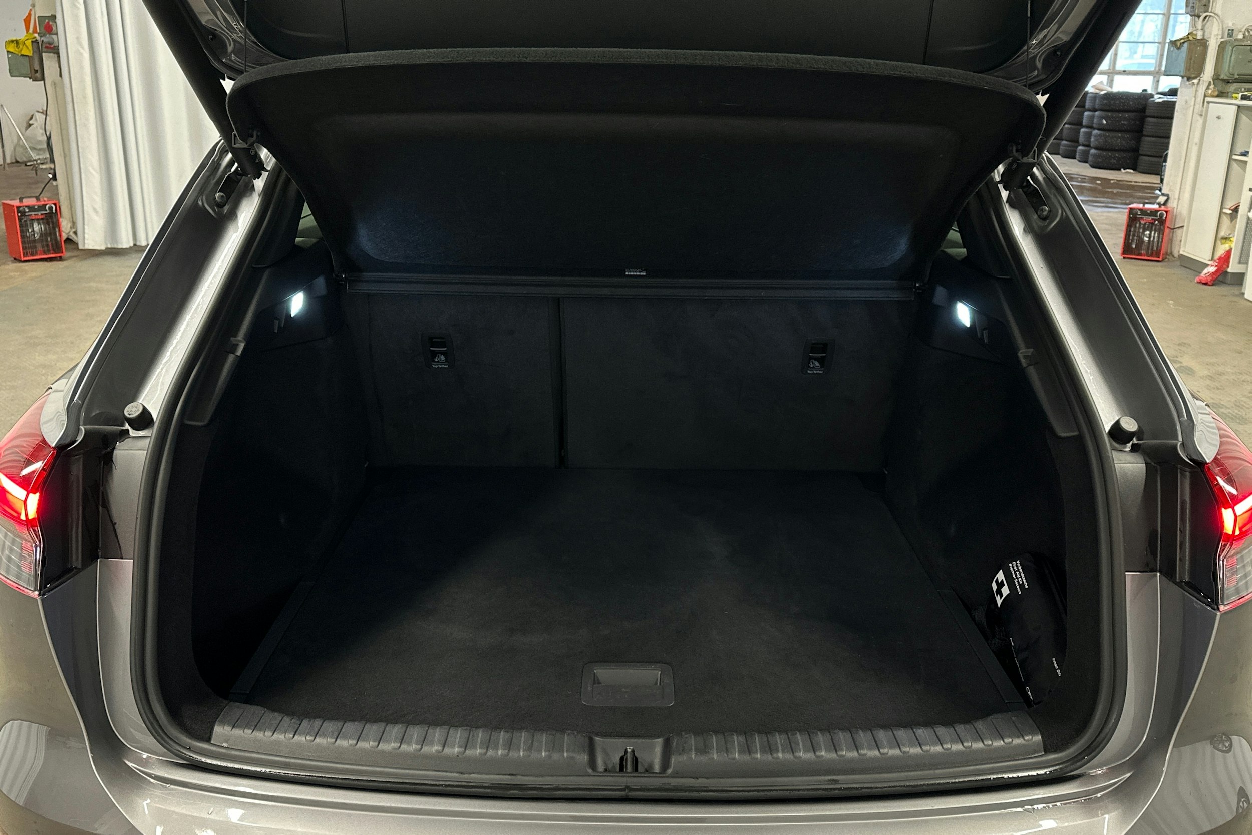 harmaa Audi Q4 e-tron 2023 kuva 14.