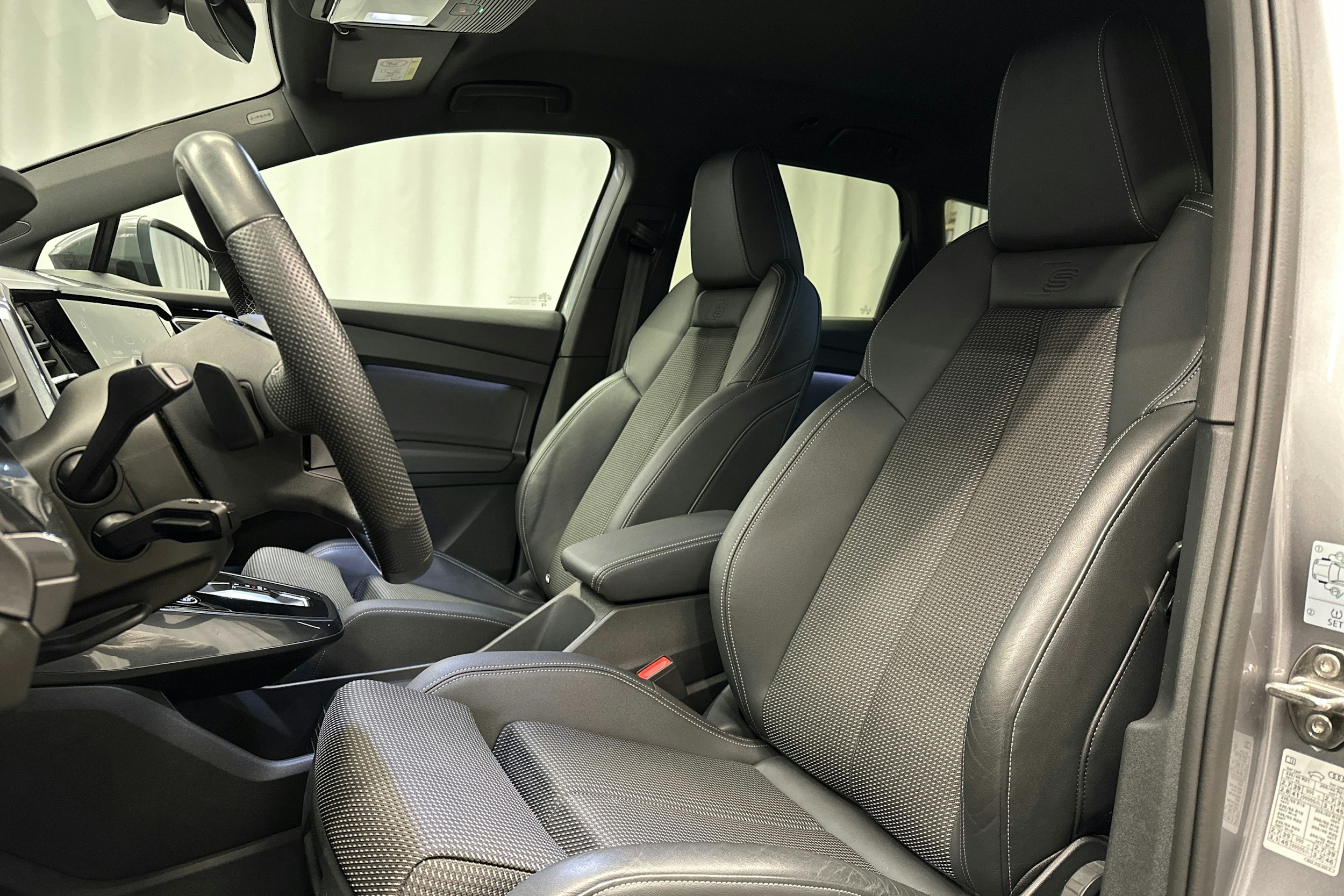 harmaa Audi Q4 e-tron 2023 kuva 16.