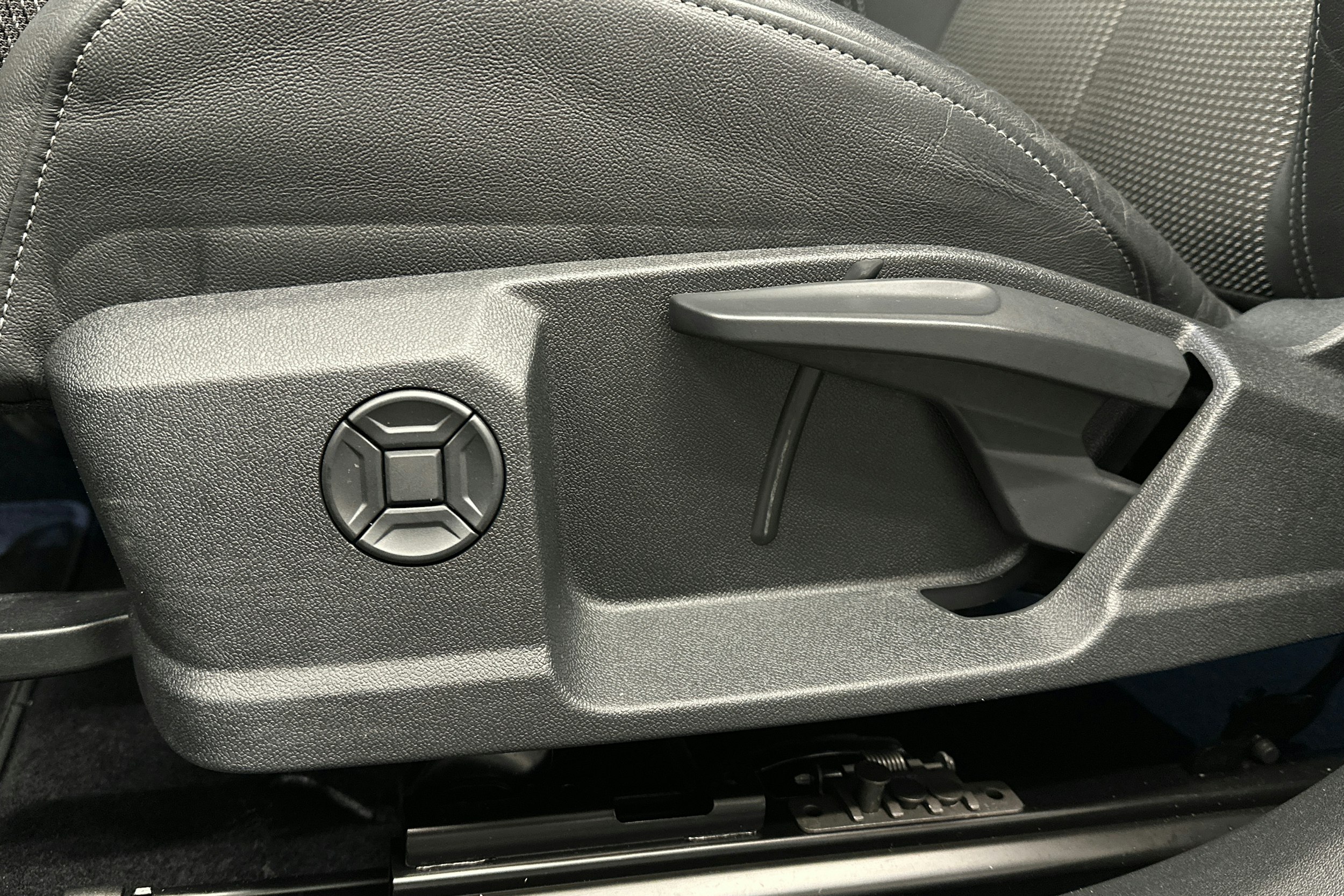 harmaa Audi Q4 e-tron 2023 kuva 17.