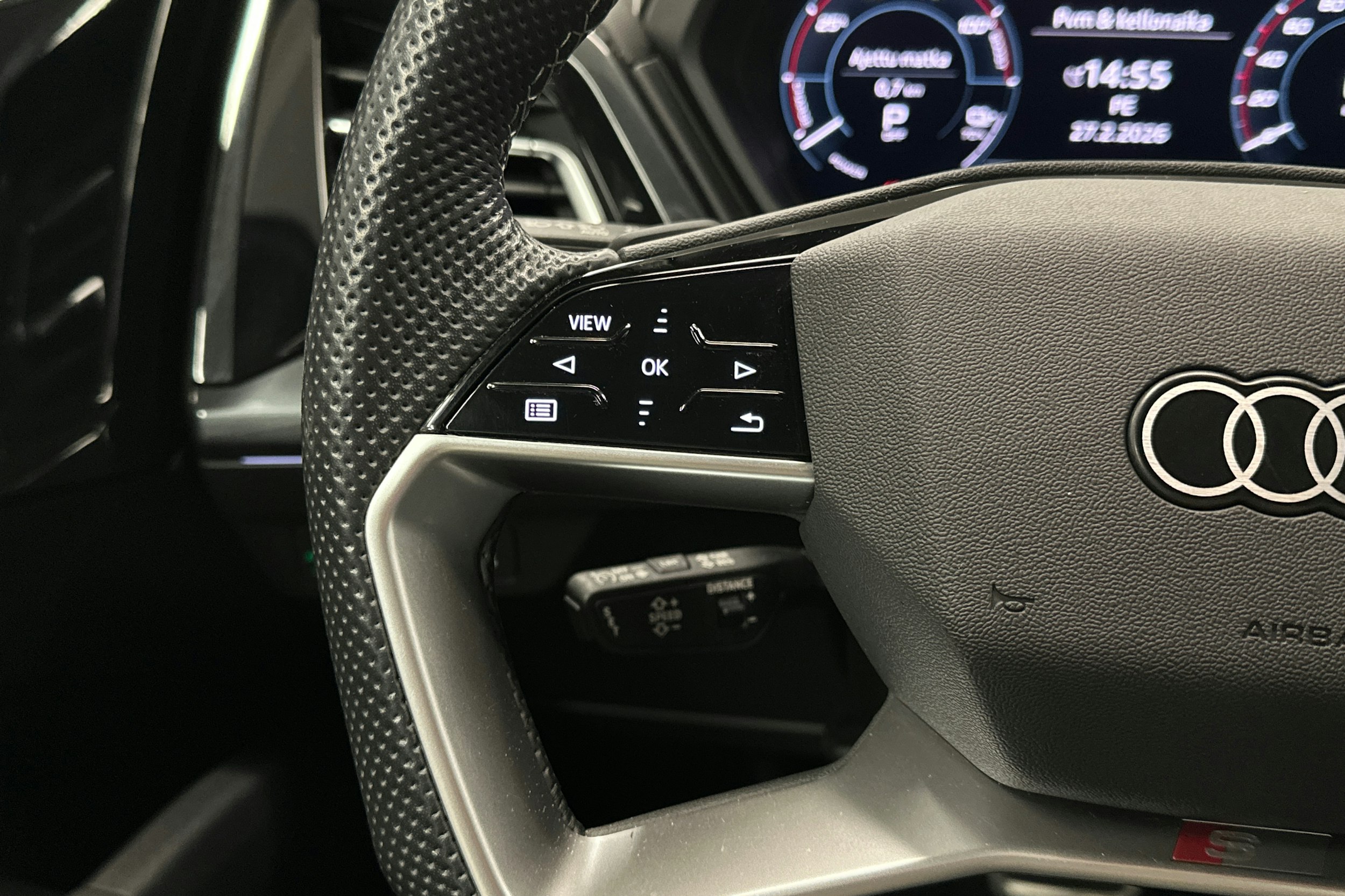 harmaa Audi Q4 e-tron 2023 kuva 19.