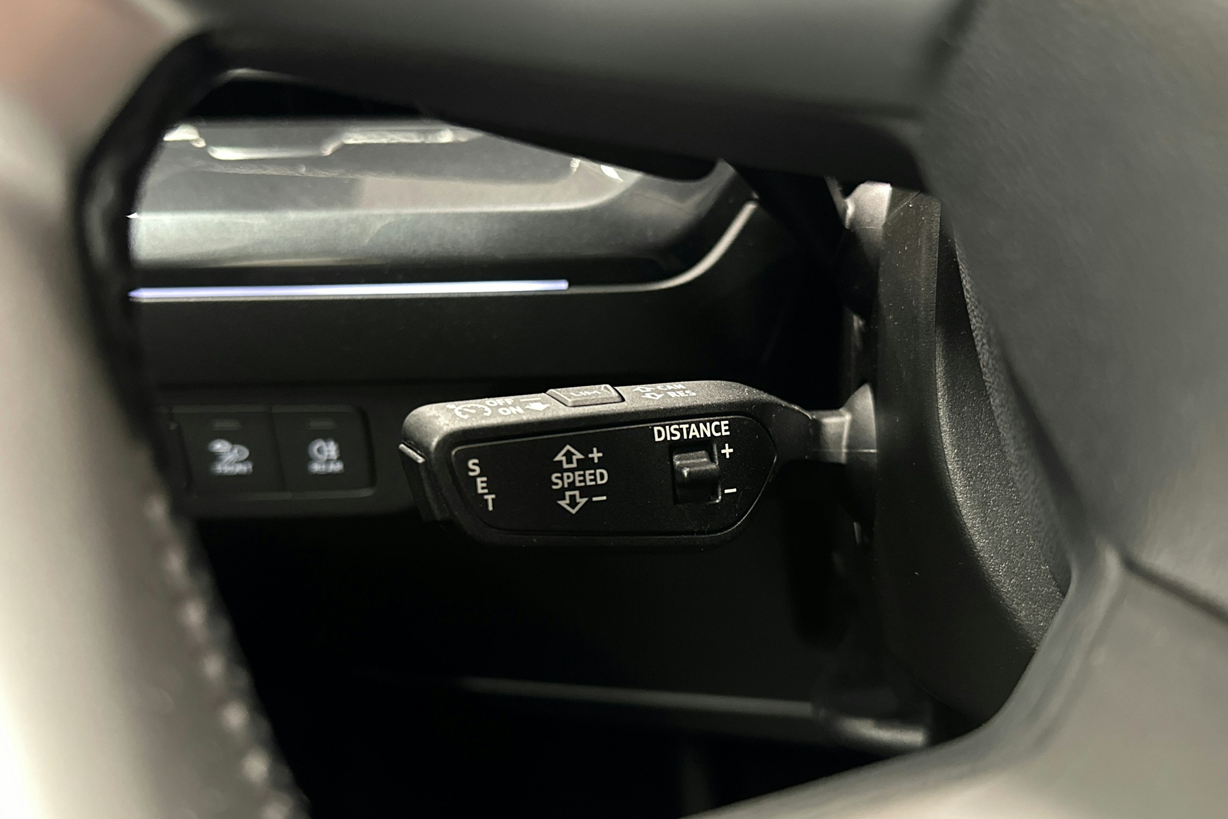 harmaa Audi Q4 e-tron 2023 kuva 21.