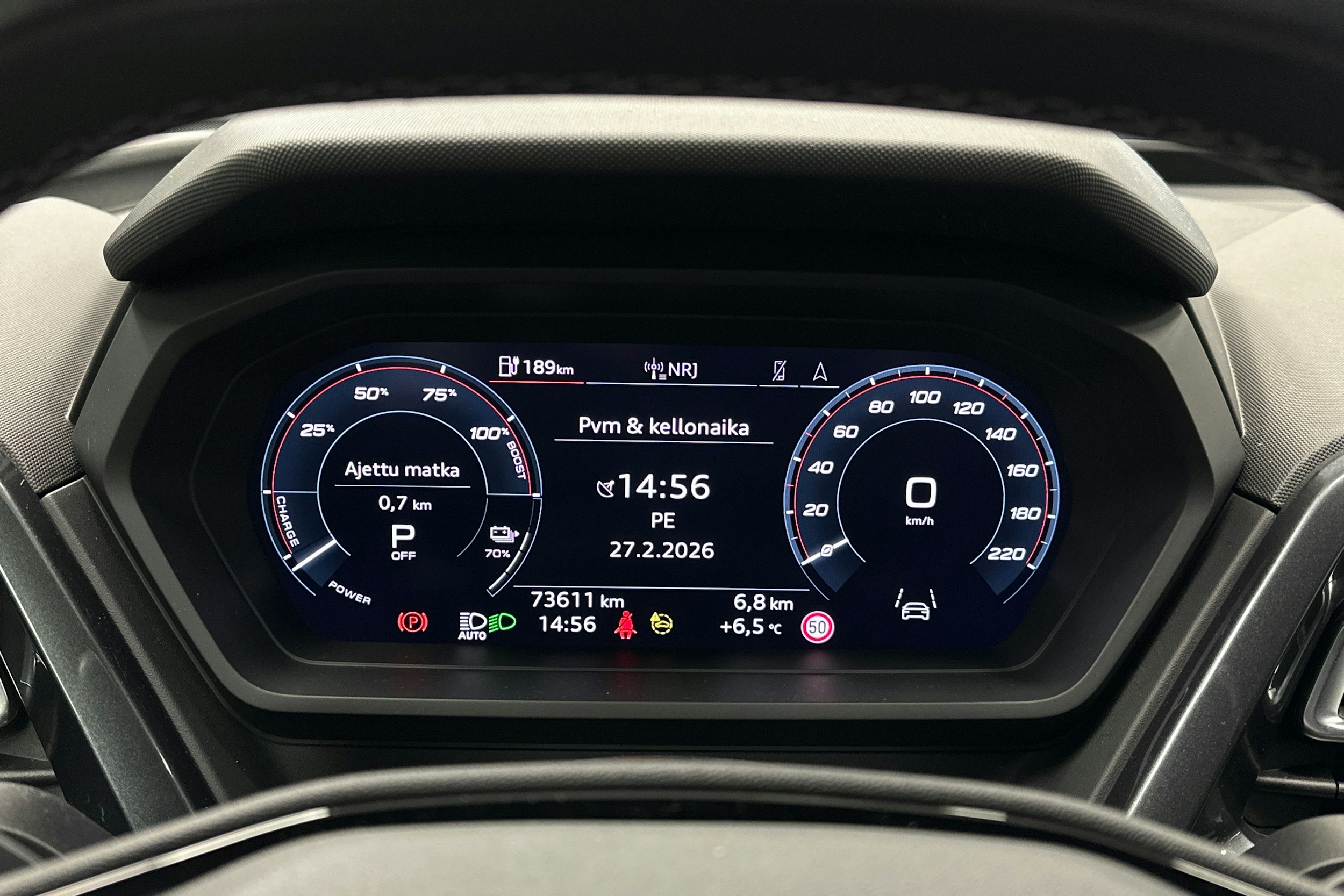 harmaa Audi Q4 e-tron 2023 kuva 22.