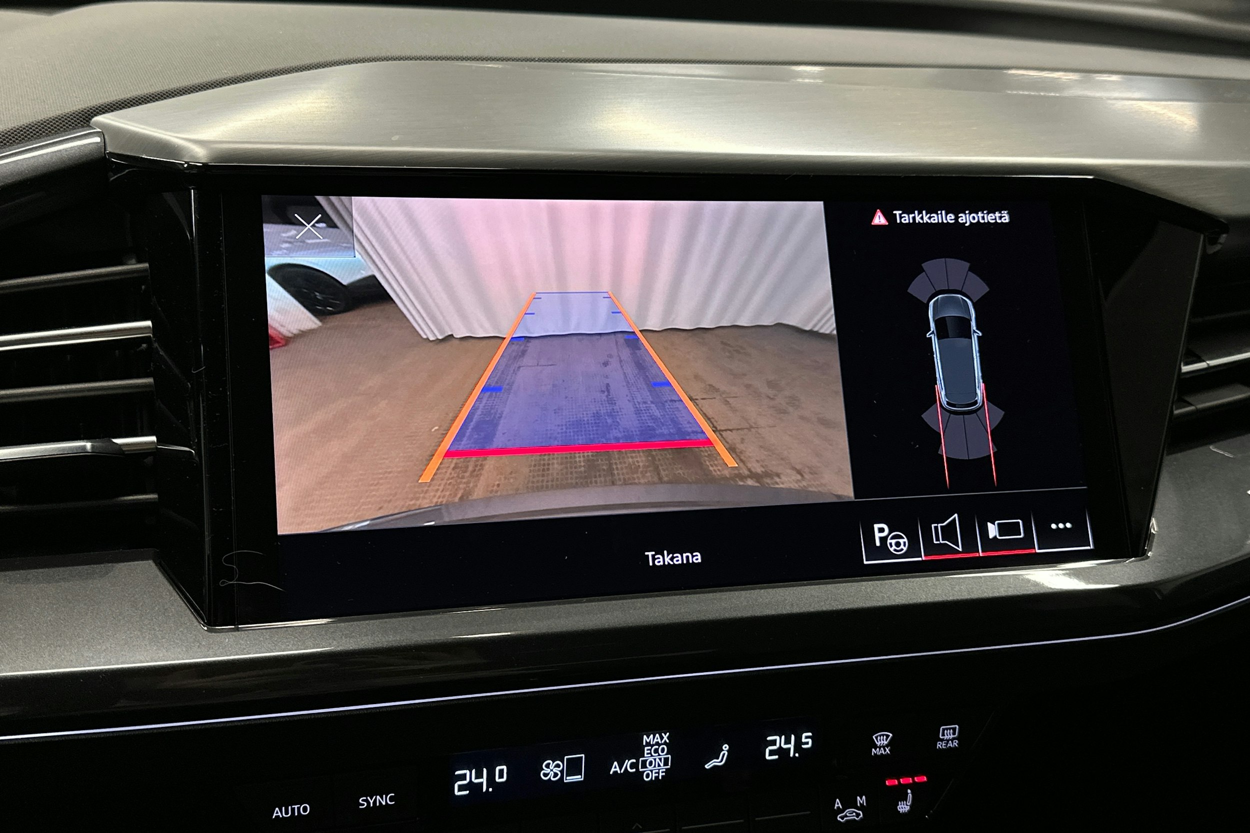 harmaa Audi Q4 e-tron 2023 kuva 31.