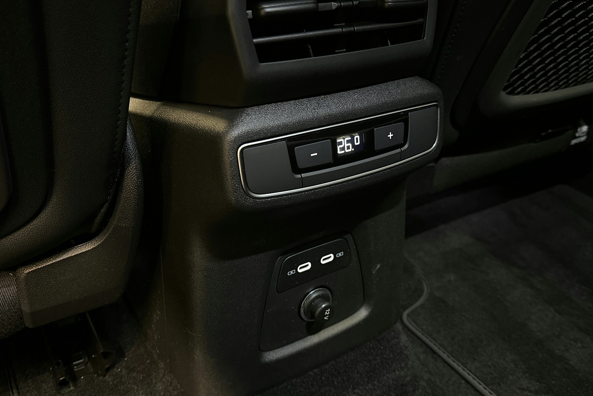 harmaa Audi Q4 e-tron 2023 kuva 33.