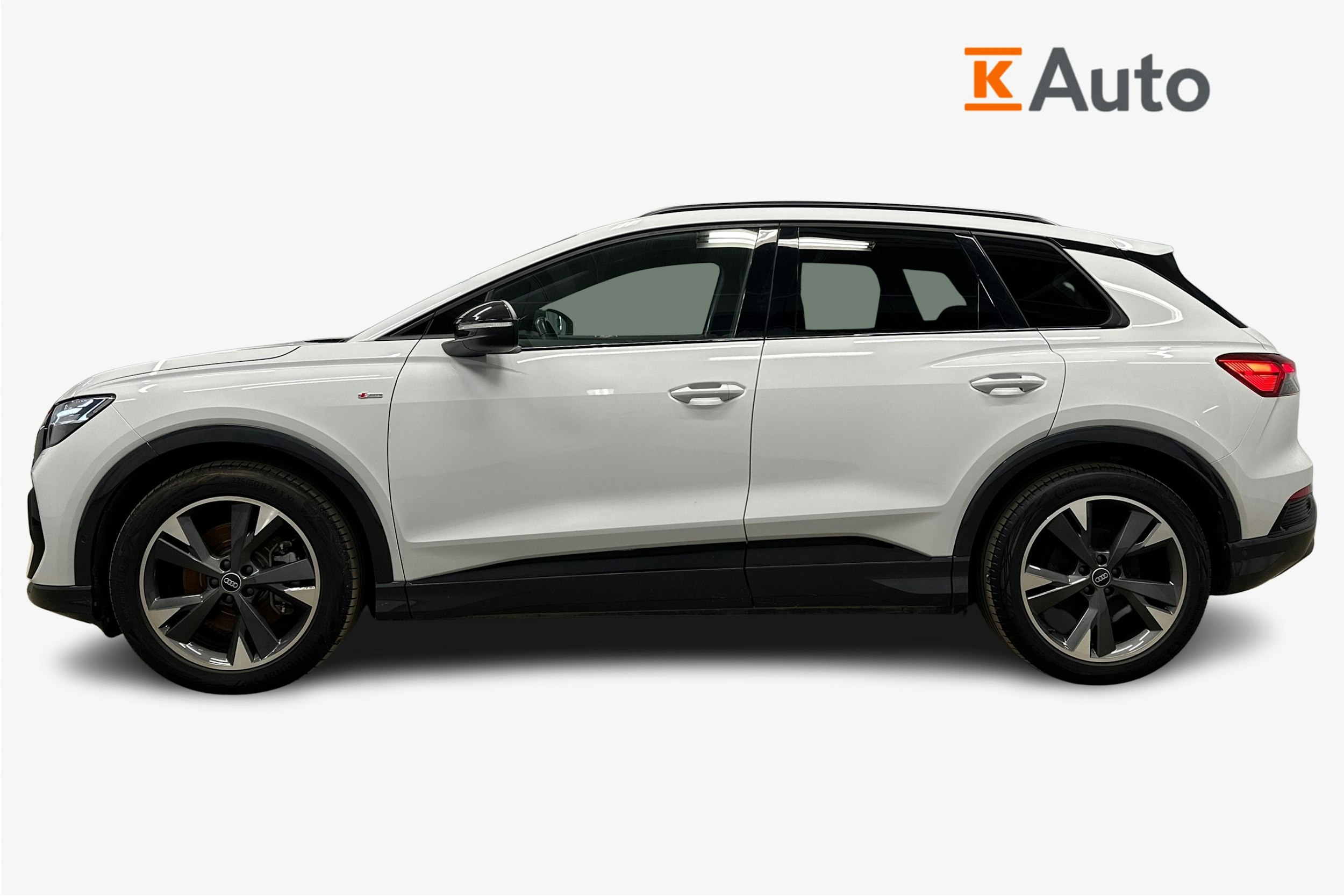 valkoinen Audi Q4 e-tron 2023 kuva 5.