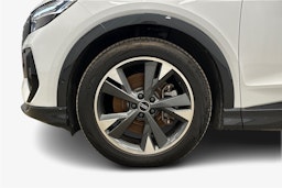 valkoinen Audi Q4 e-tron 2023 kuva 9.