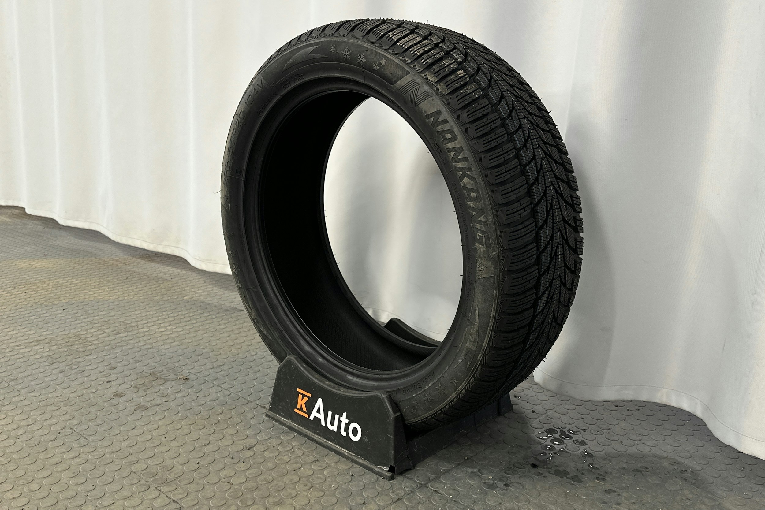 valkoinen Audi Q4 e-tron 2023 kuva 10.