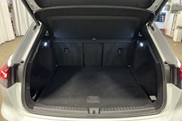 valkoinen Audi Q4 e-tron 2023 kuva 11.