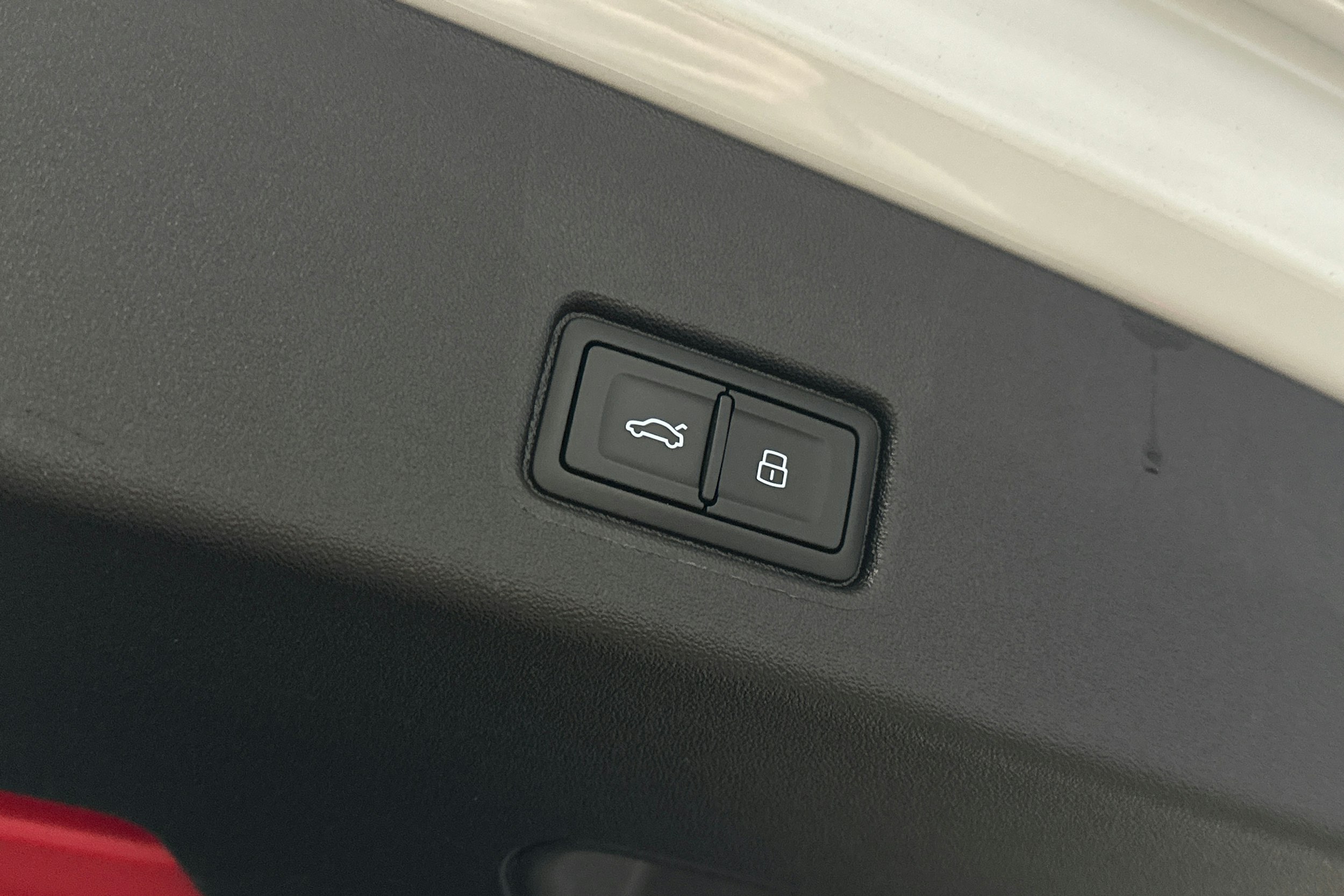 valkoinen Audi Q4 e-tron 2023 kuva 12.