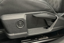 valkoinen Audi Q4 e-tron 2023 kuva 15.