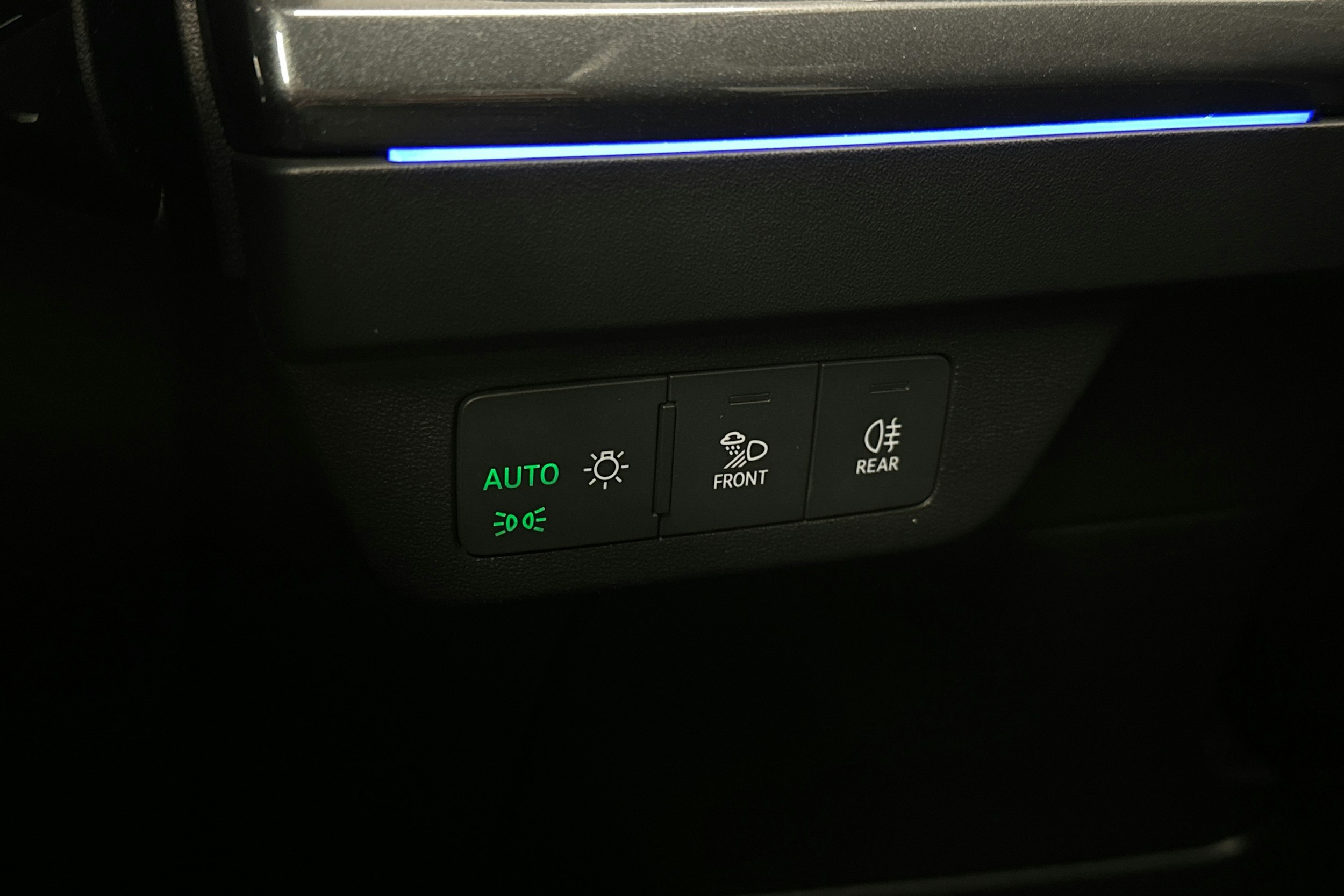 valkoinen Audi Q4 e-tron 2023 kuva 19.