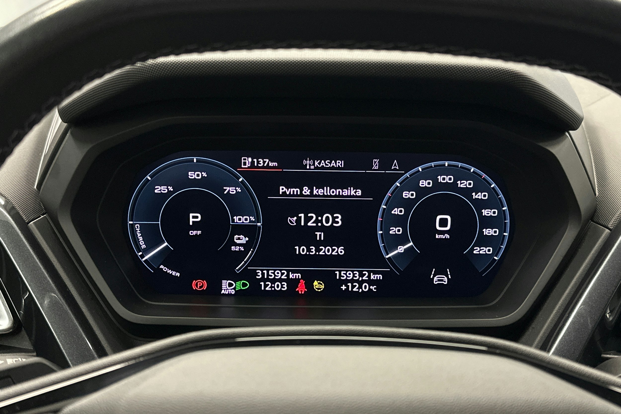 valkoinen Audi Q4 e-tron 2023 kuva 20.