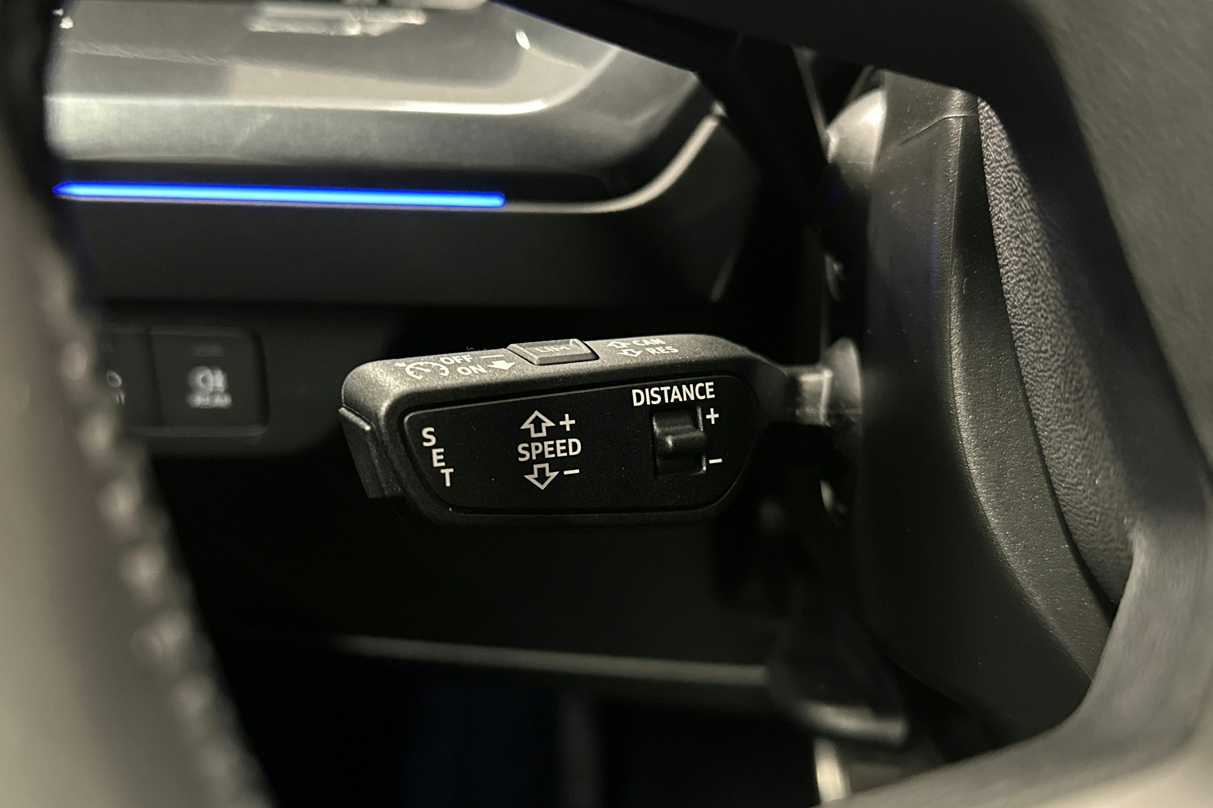 valkoinen Audi Q4 e-tron 2023 kuva 21.