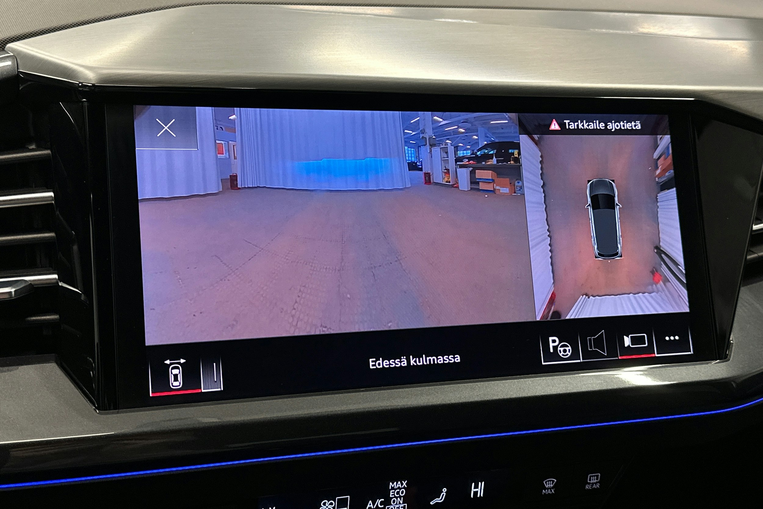 valkoinen Audi Q4 e-tron 2023 kuva 31.