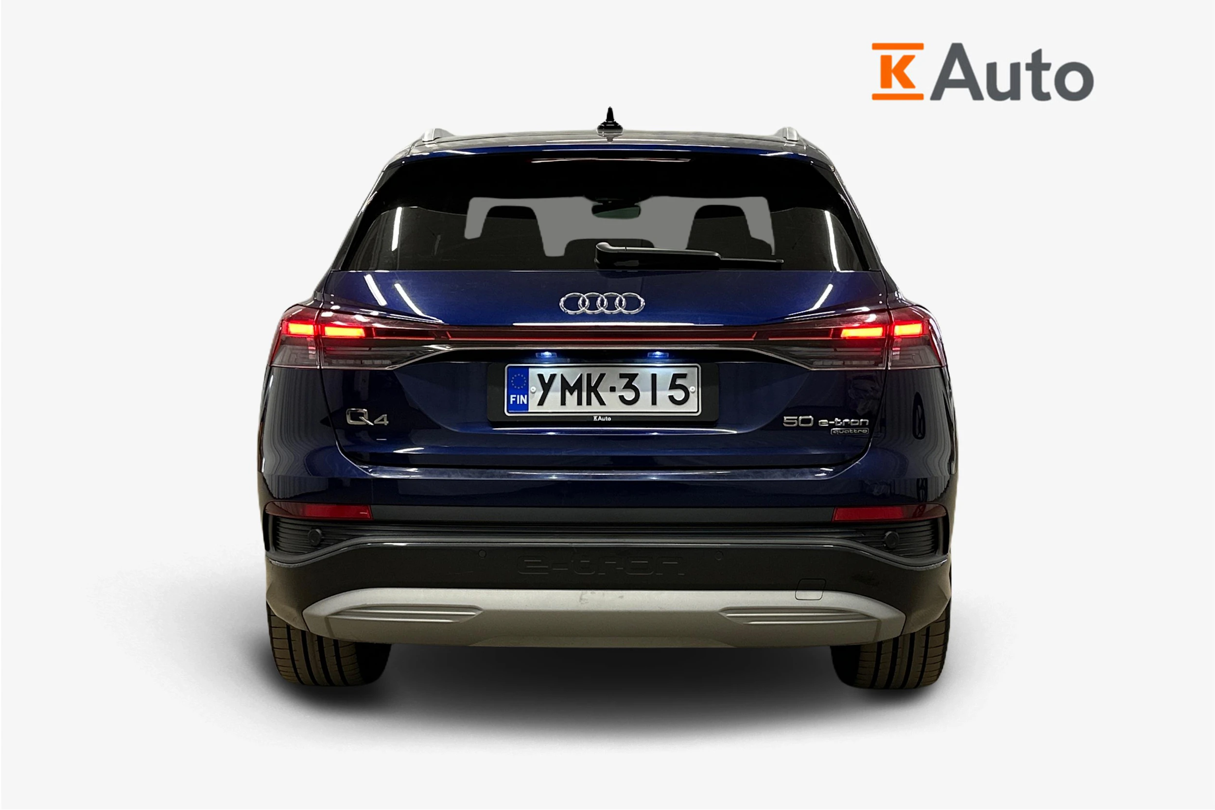 sininen Audi Q4 e-tron 2023 kuva 3.