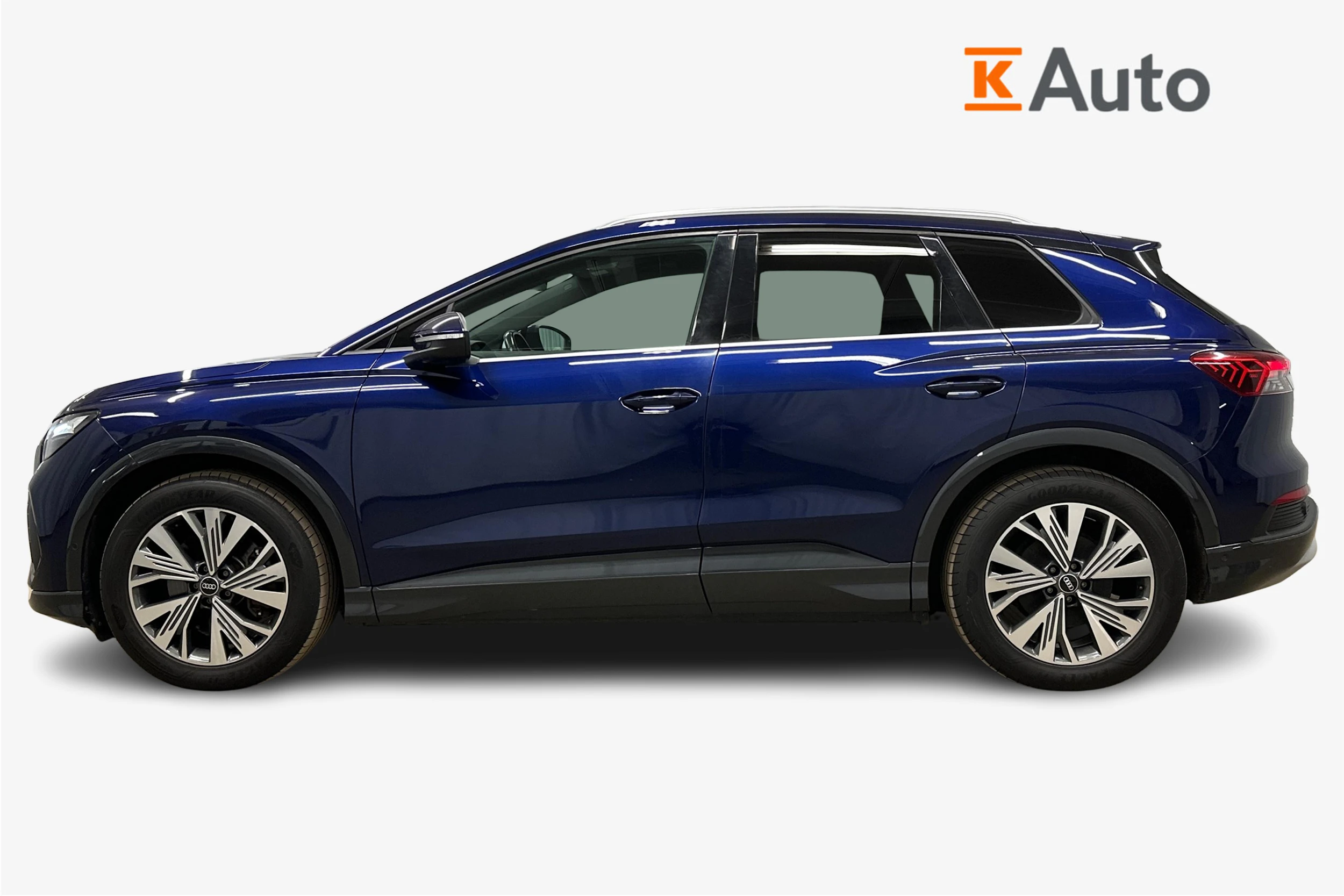 sininen Audi Q4 e-tron 2023 kuva 5.
