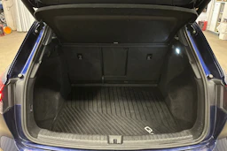 sininen Audi Q4 e-tron 2023 kuva 11.