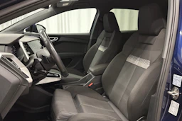 sininen Audi Q4 e-tron 2023 kuva 14.