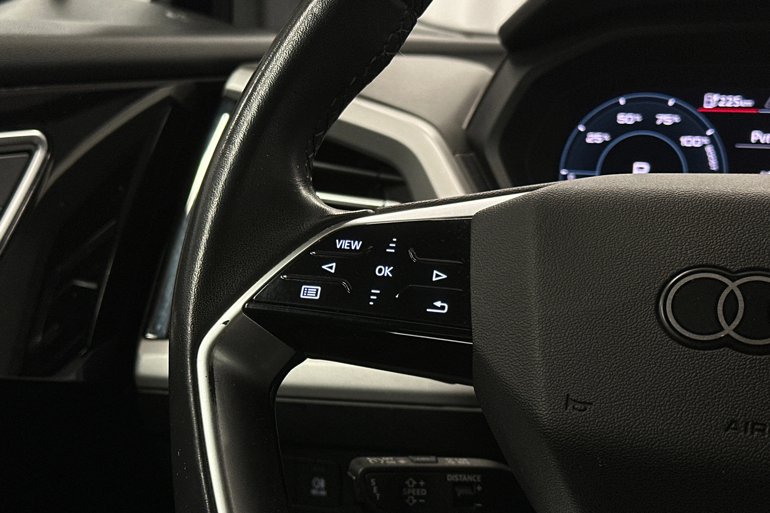 sininen Audi Q4 e-tron 2023 kuva 16.