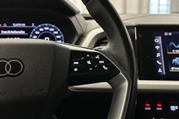 sininen Audi Q4 e-tron 2023 kuva 17.