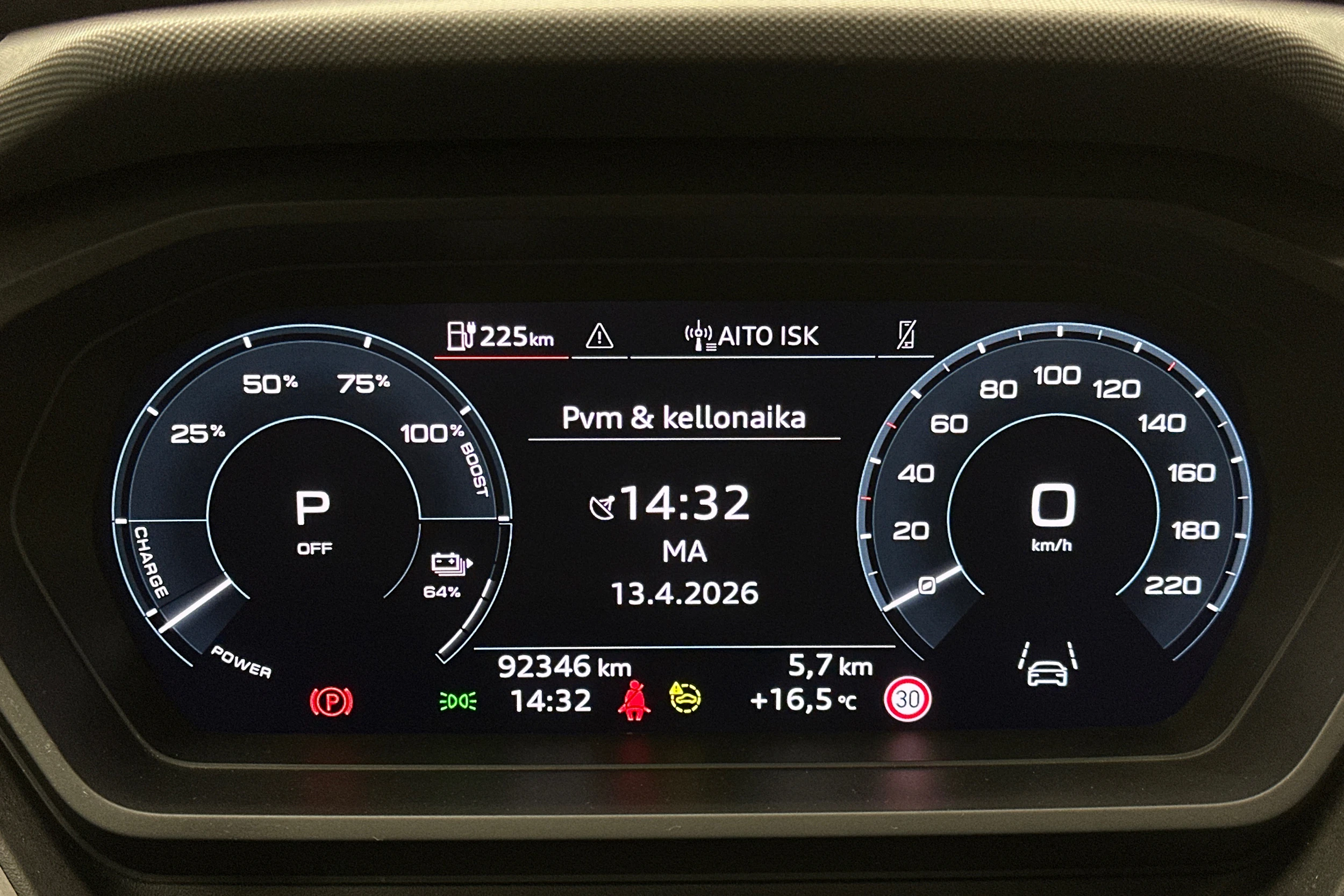sininen Audi Q4 e-tron 2023 kuva 19.
