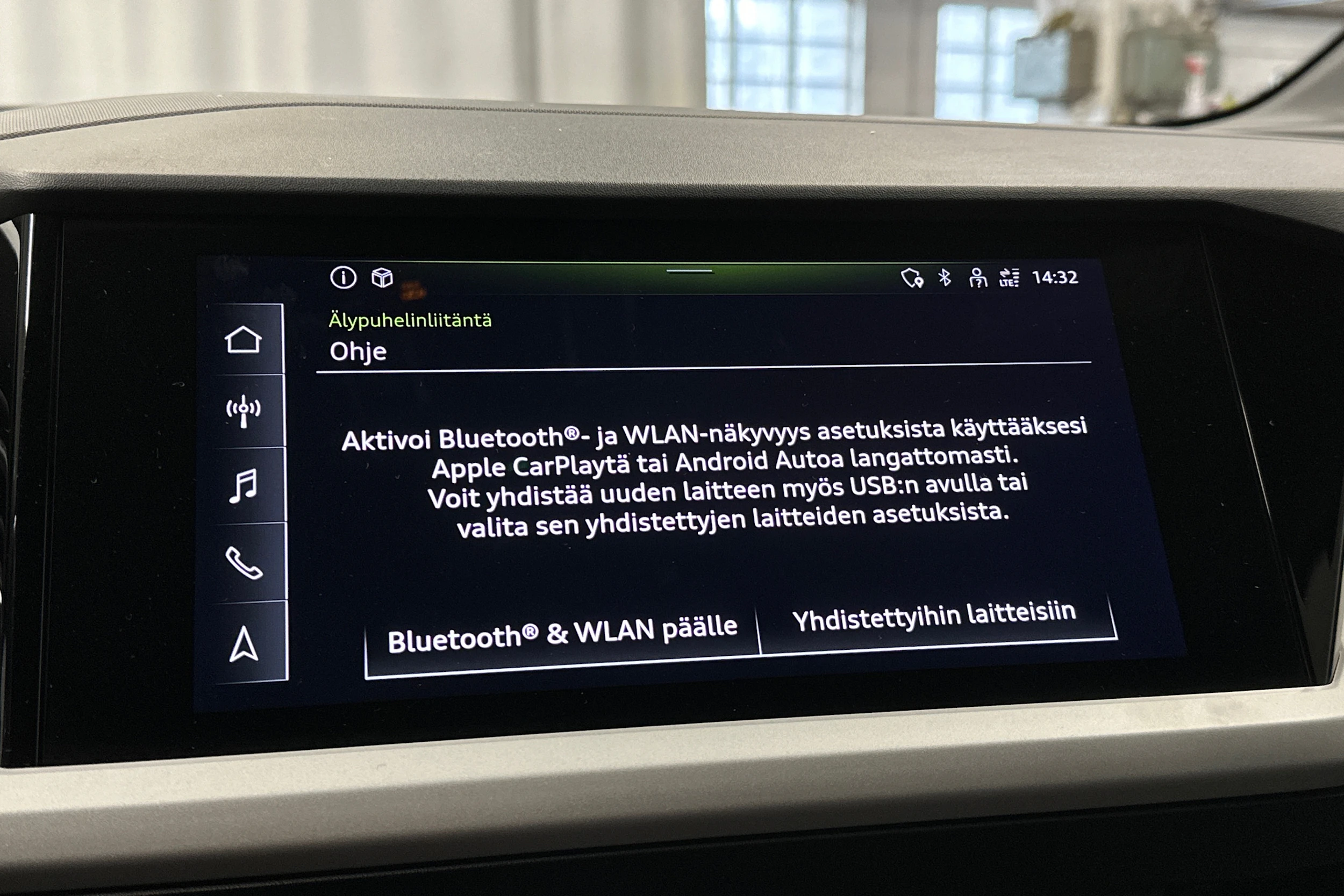 sininen Audi Q4 e-tron 2023 kuva 20.