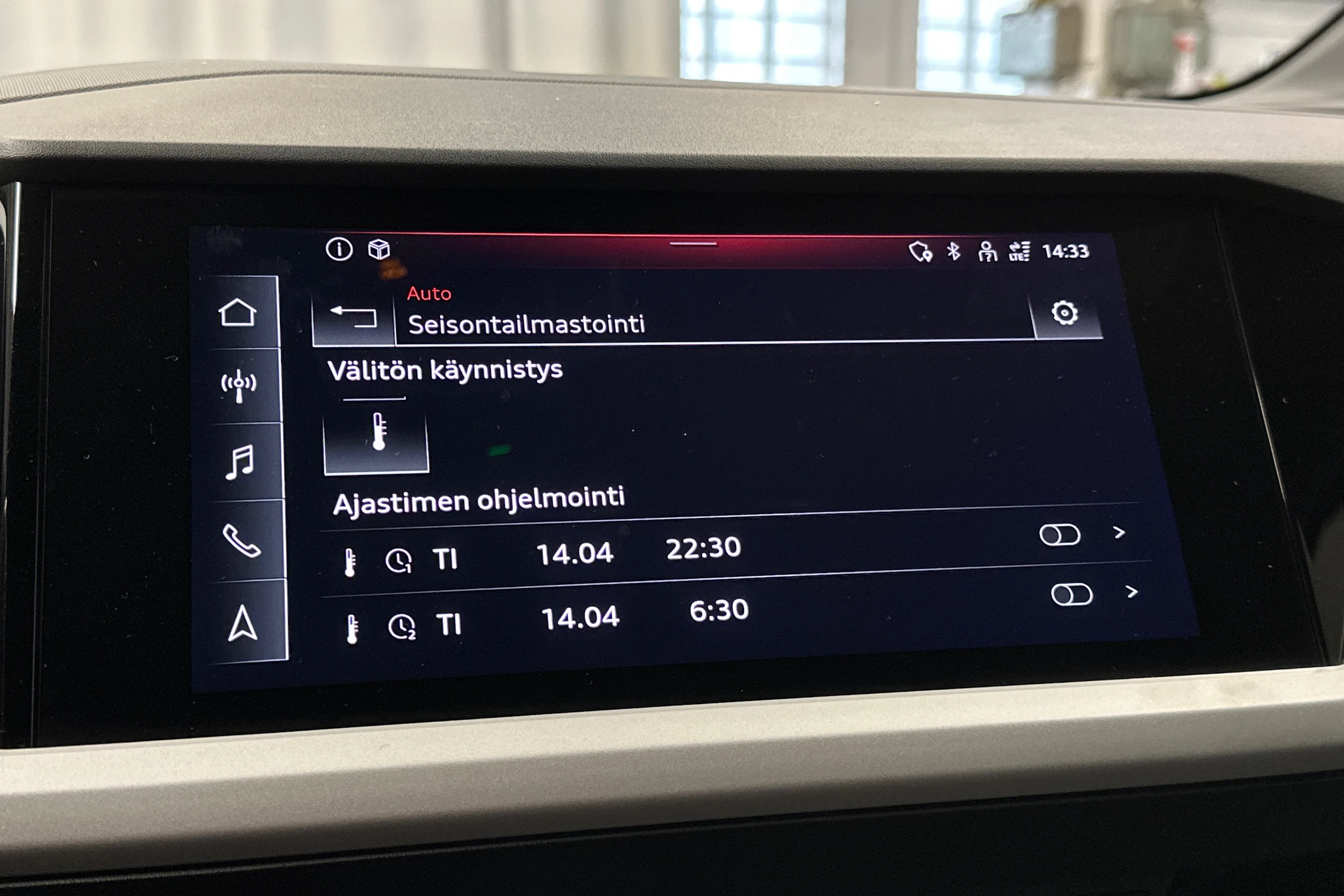 sininen Audi Q4 e-tron 2023 kuva 21.