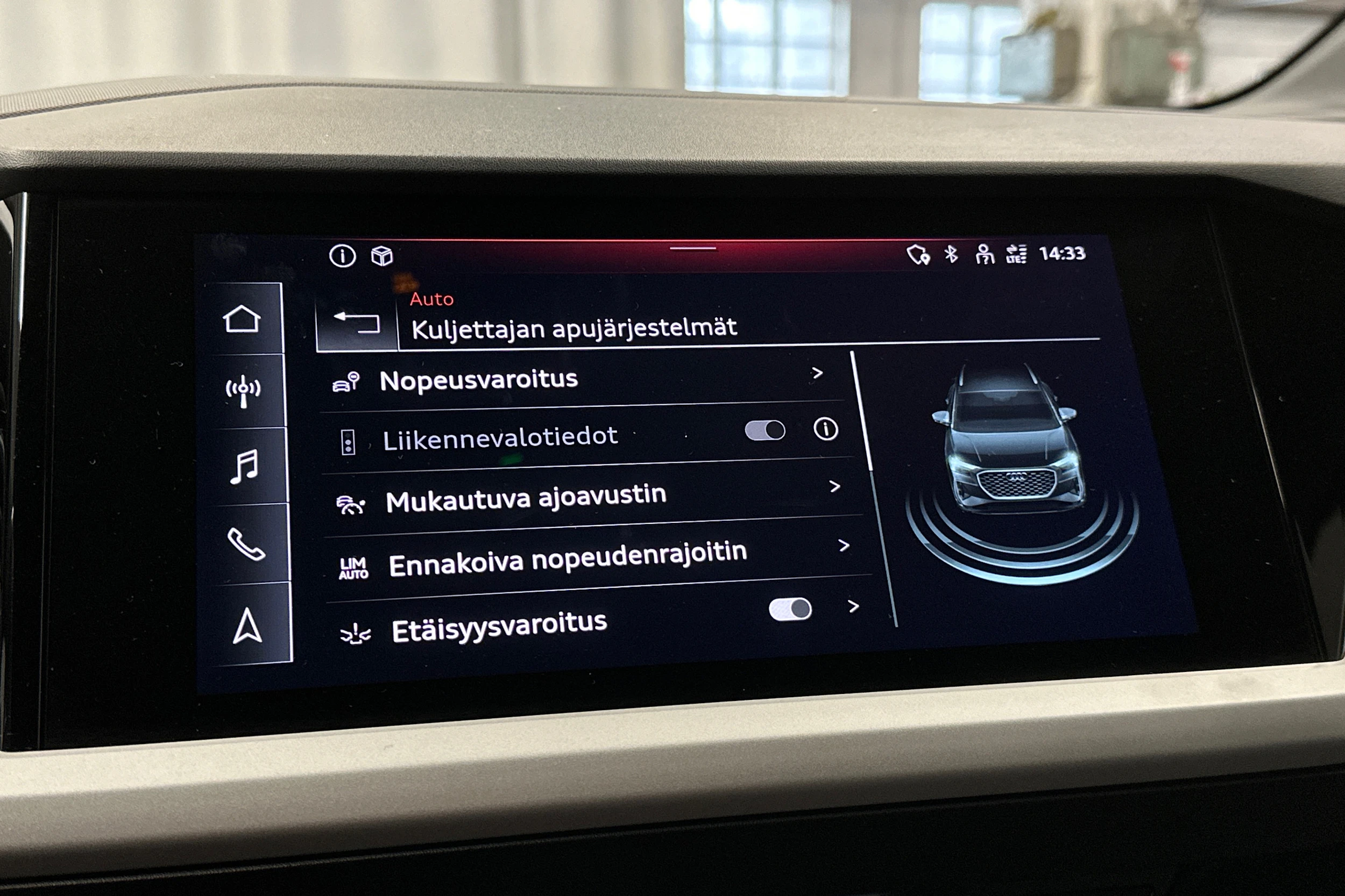 sininen Audi Q4 e-tron 2023 kuva 22.
