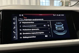 sininen Audi Q4 e-tron 2023 kuva 22.