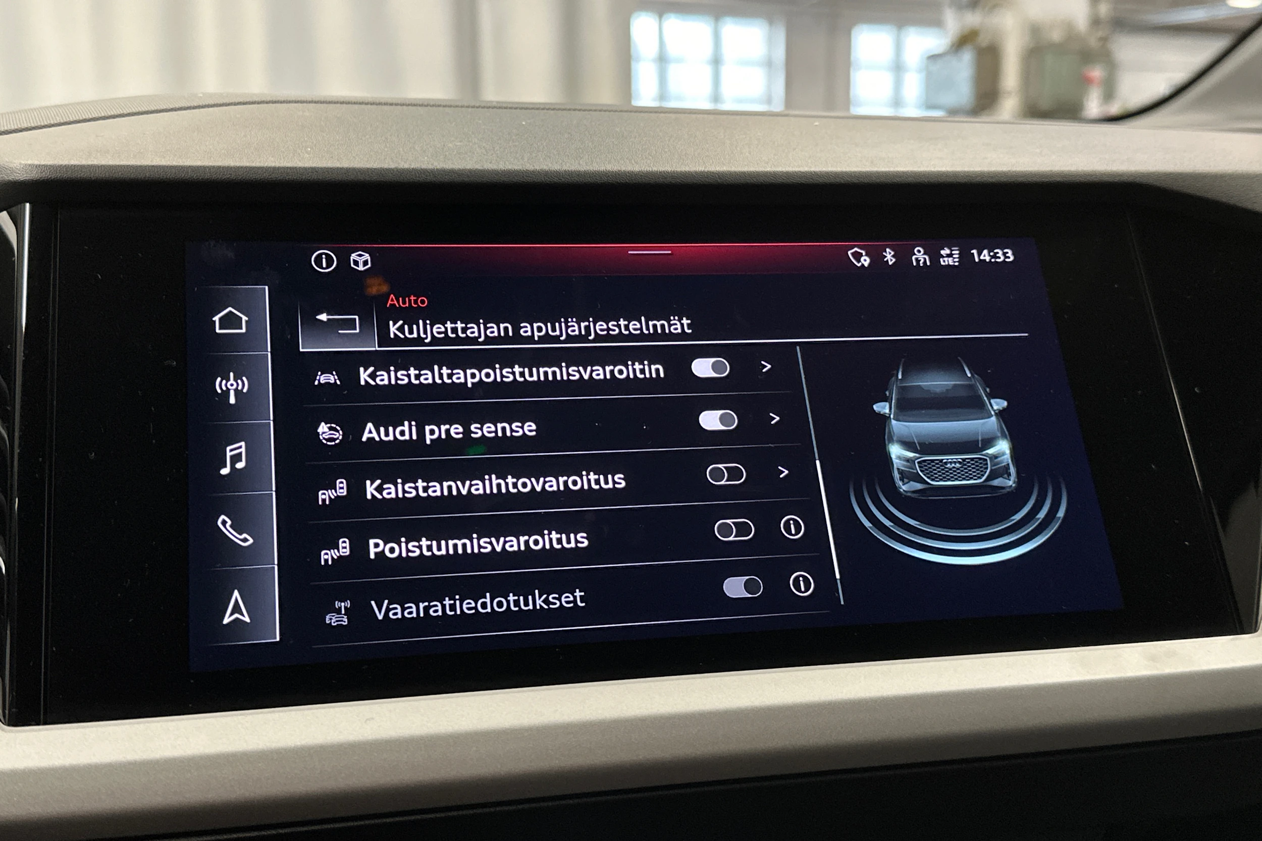 sininen Audi Q4 e-tron 2023 kuva 23.