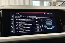 sininen Audi Q4 e-tron 2023 kuva 23.
