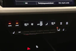 sininen Audi Q4 e-tron 2023 kuva 25.