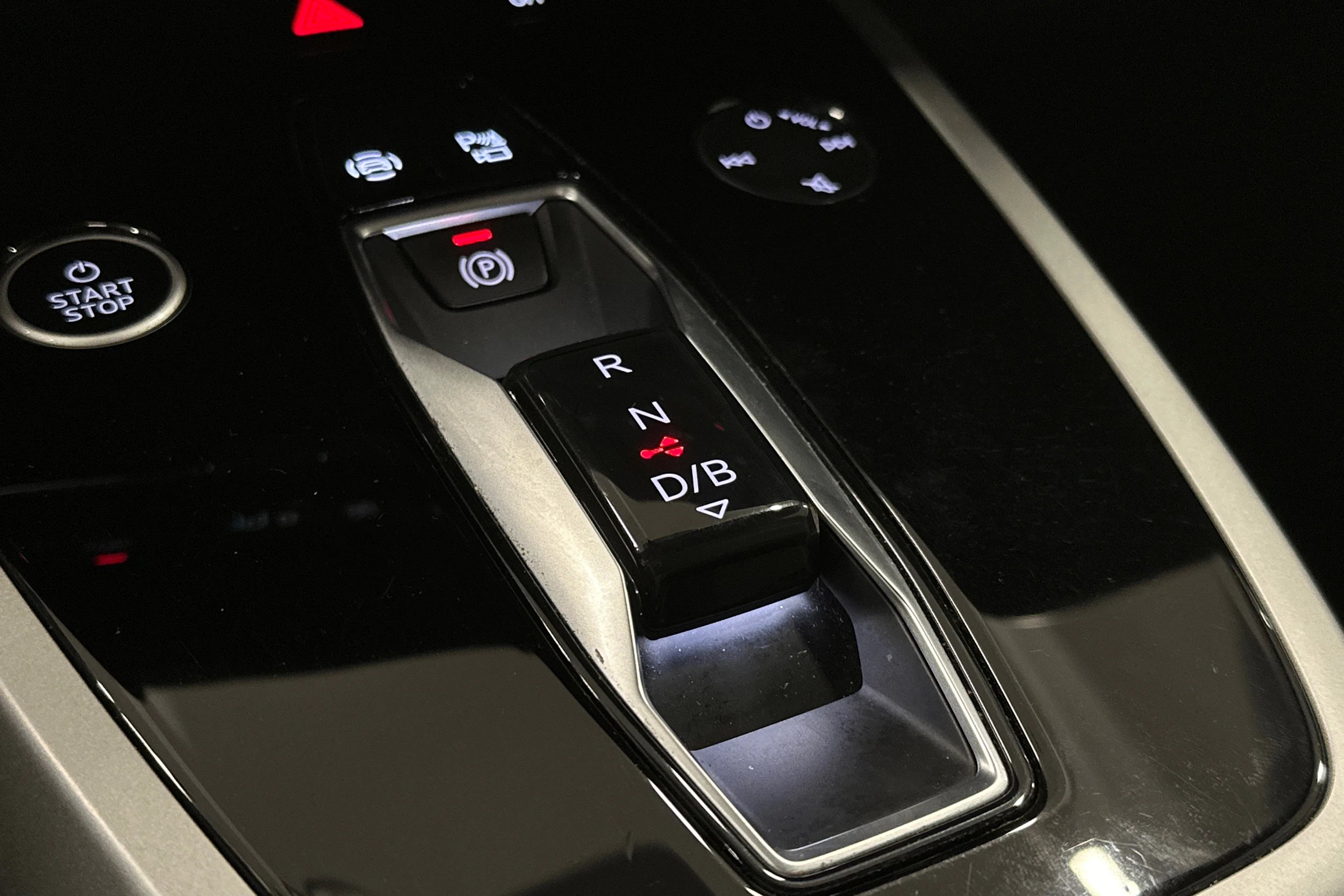 sininen Audi Q4 e-tron 2023 kuva 25.
