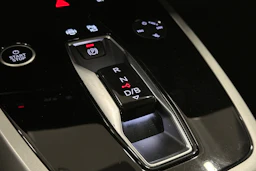 sininen Audi Q4 e-tron 2023 kuva 25.