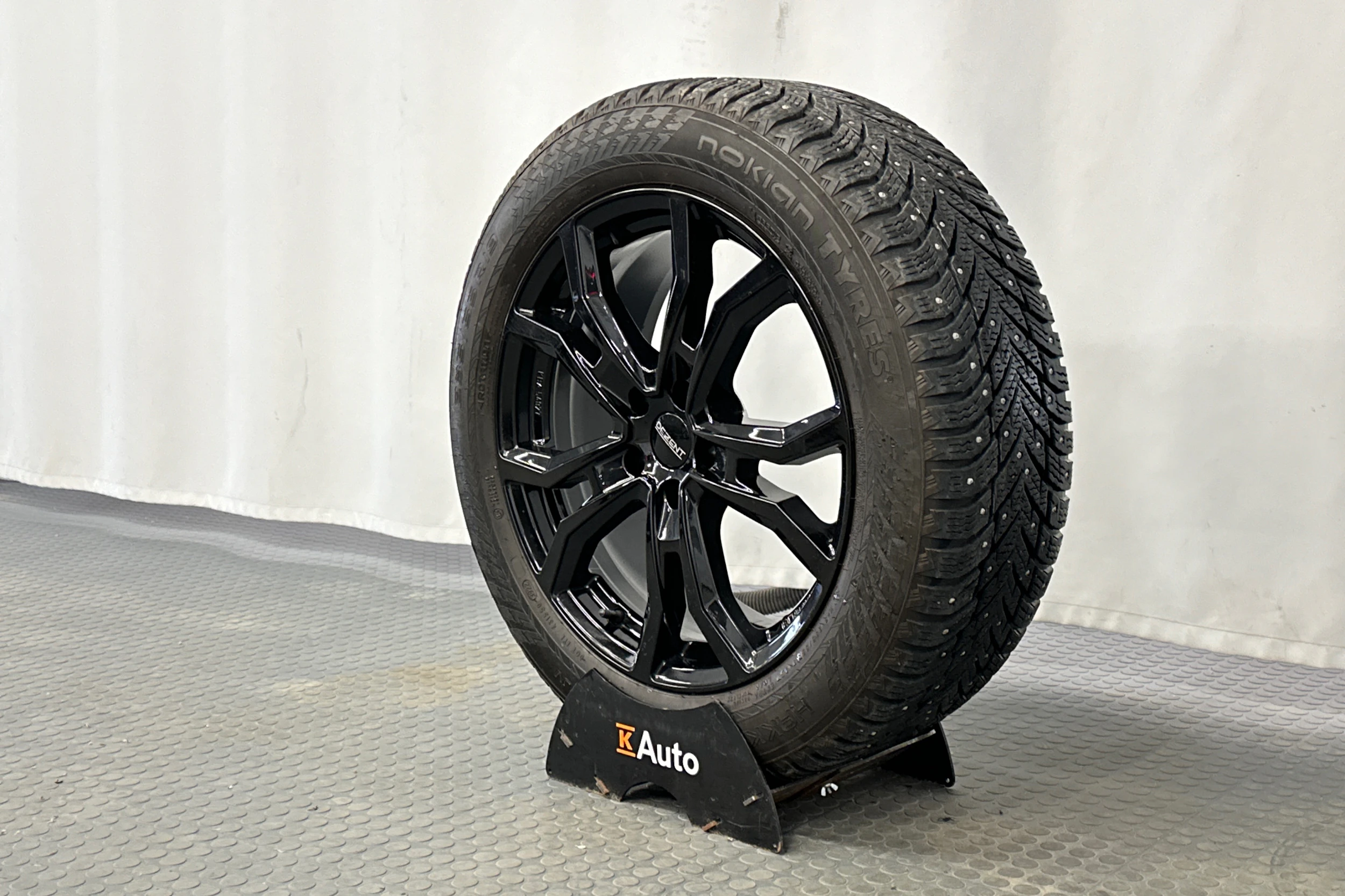 harmaa Audi Q4 e-tron 2023 kuva 13.