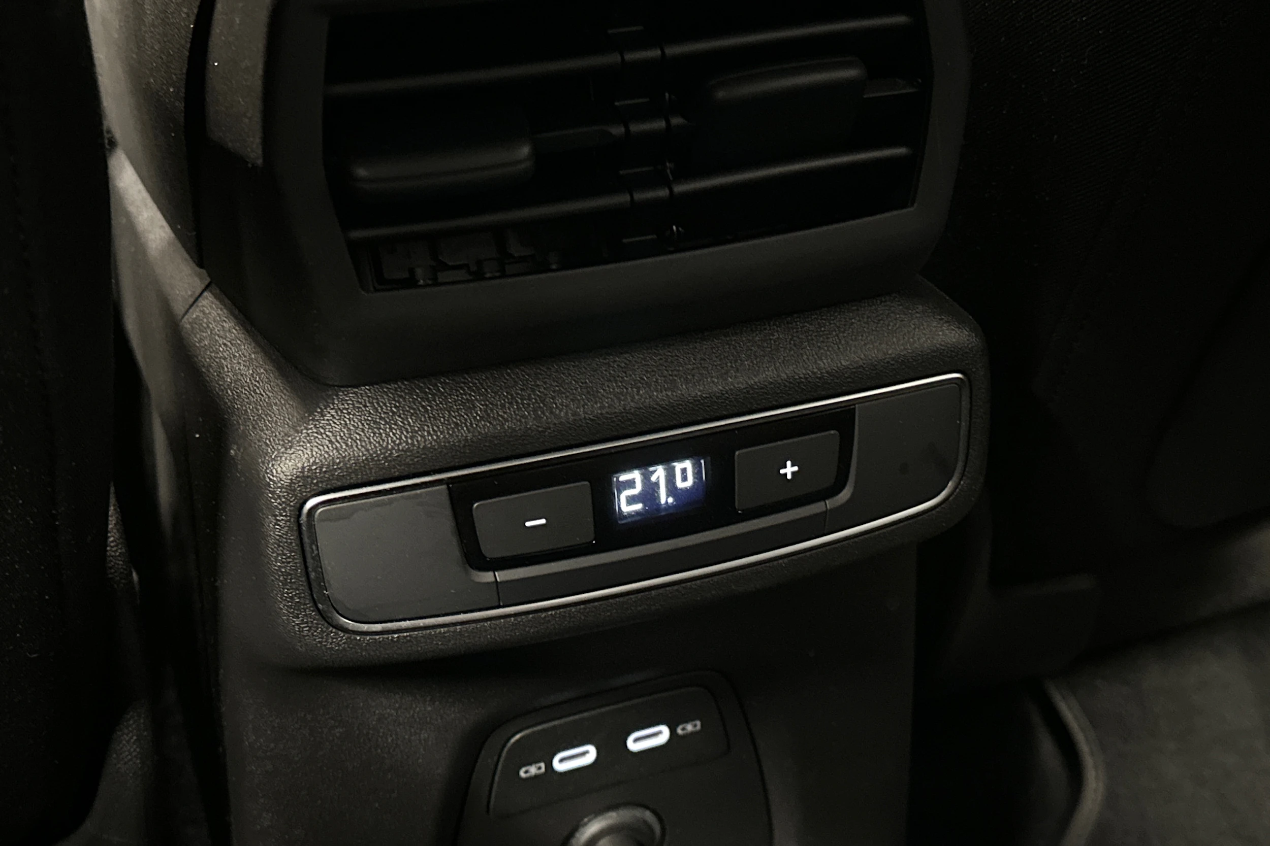 harmaa Audi Q4 e-tron 2023 kuva 18.