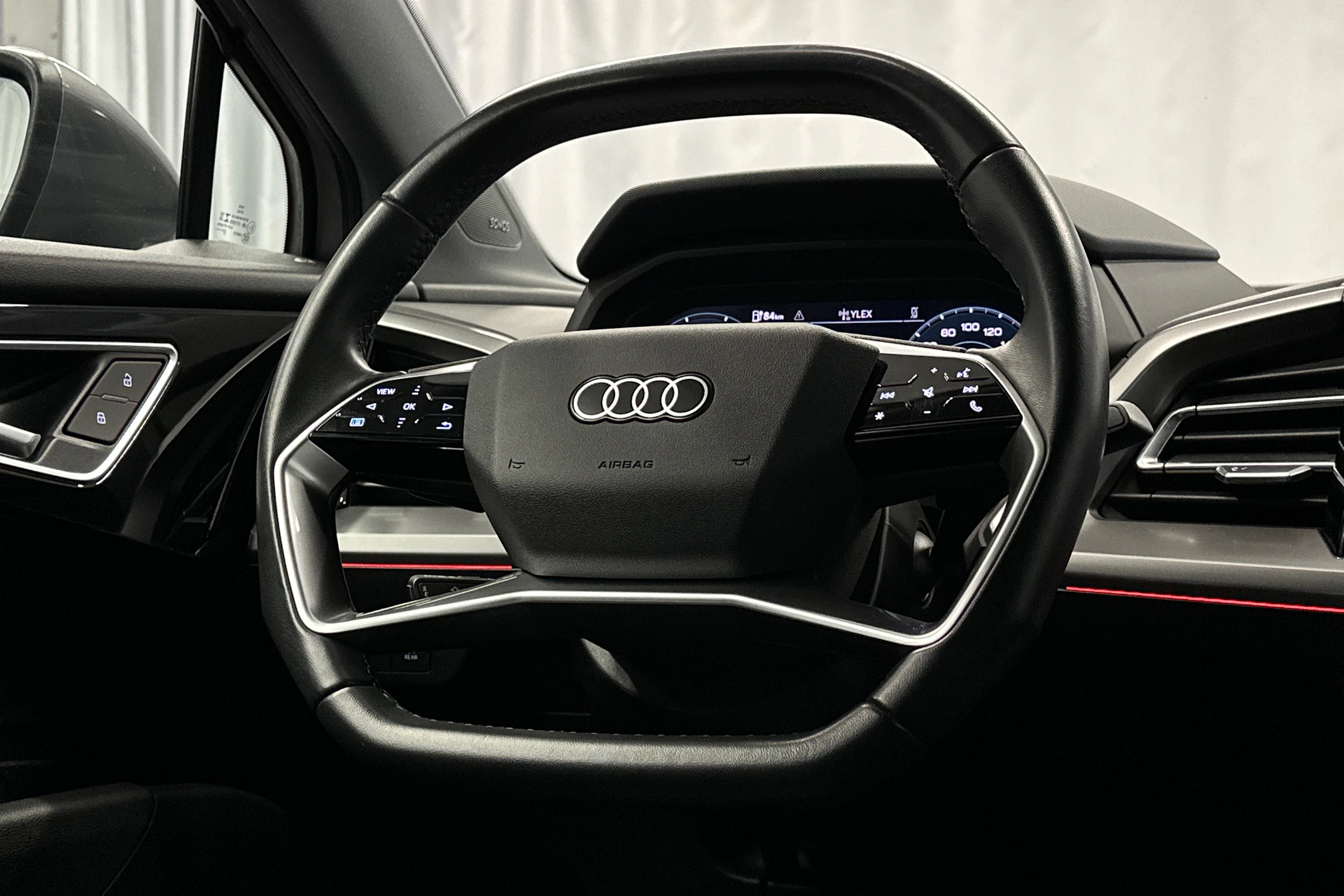 harmaa Audi Q4 e-tron 2023 kuva 20.