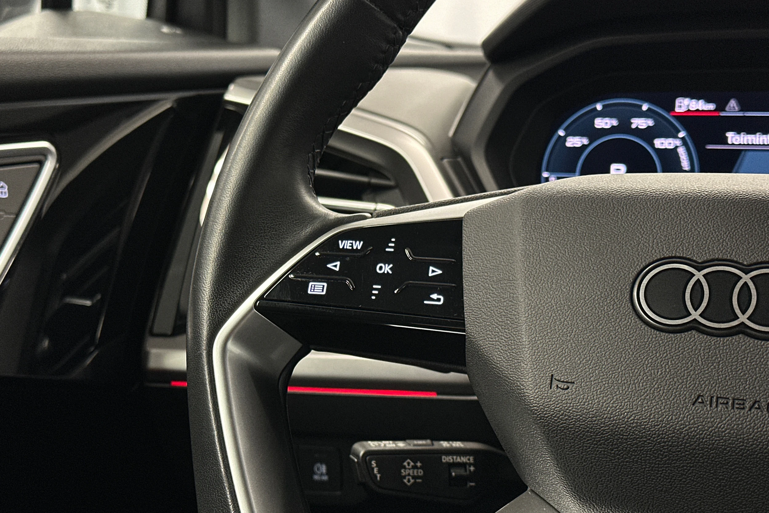 harmaa Audi Q4 e-tron 2023 kuva 21.