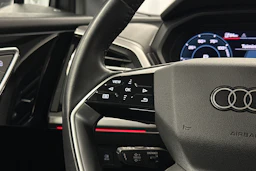 harmaa Audi Q4 e-tron 2023 kuva 21.