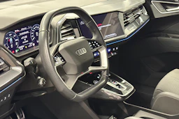 harmaa Audi Q4 e-tron 2023 kuva 8.