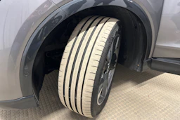 harmaa Audi Q4 e-tron 2023 kuva 13.