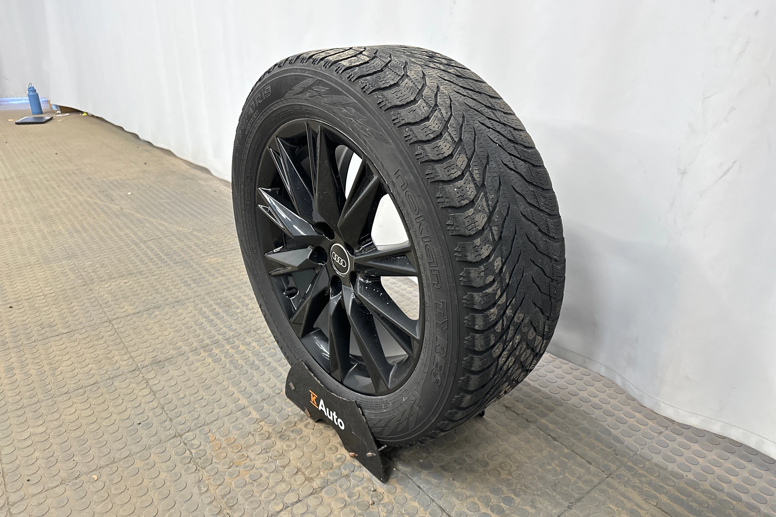 harmaa Audi Q4 e-tron 2023 kuva 15.