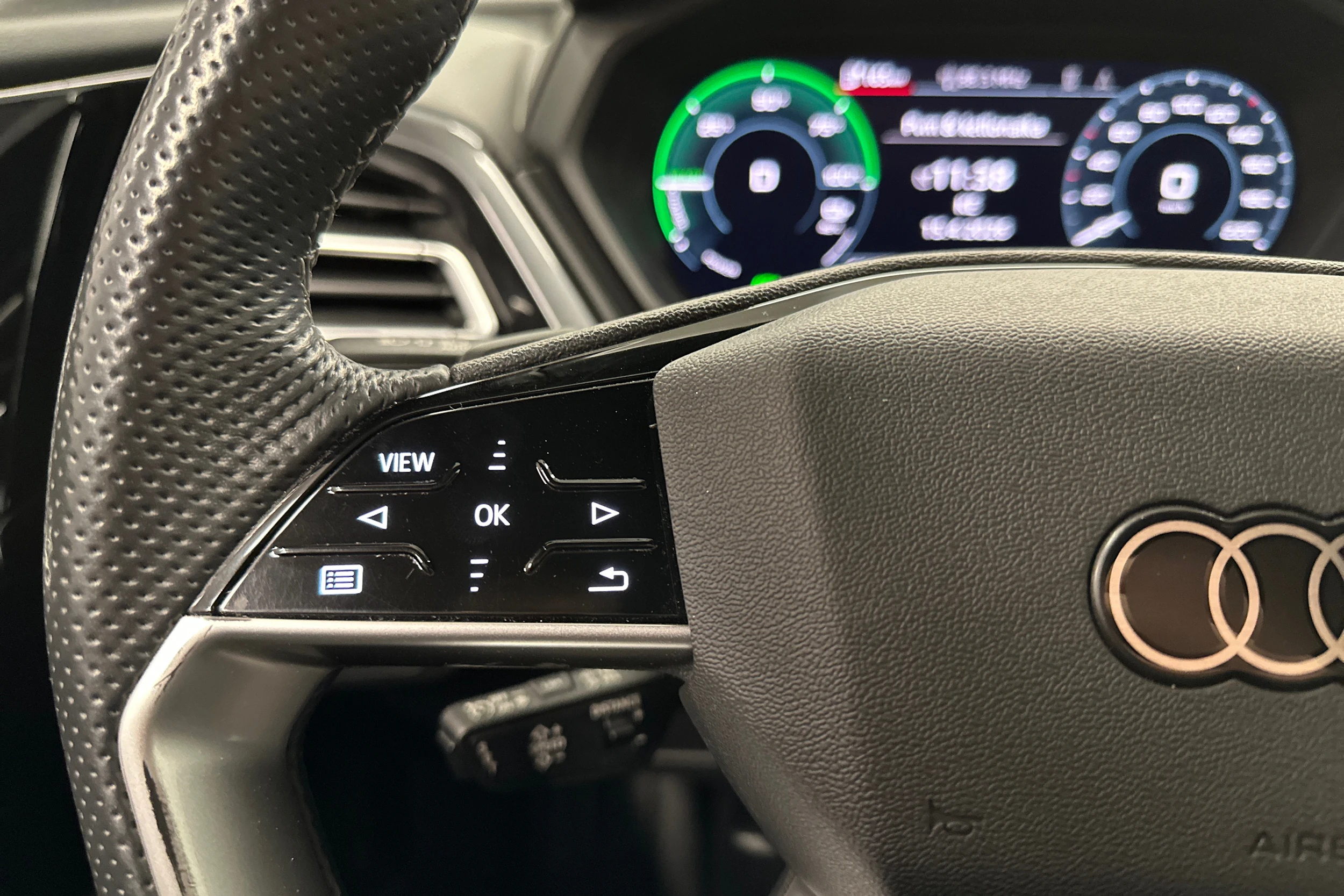 harmaa Audi Q4 e-tron 2023 kuva 16.